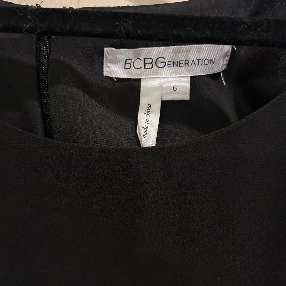 BCBGeneration little black zipper dress 6 - Picture 7 of 7